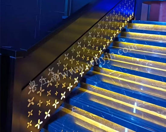 樓梯包板